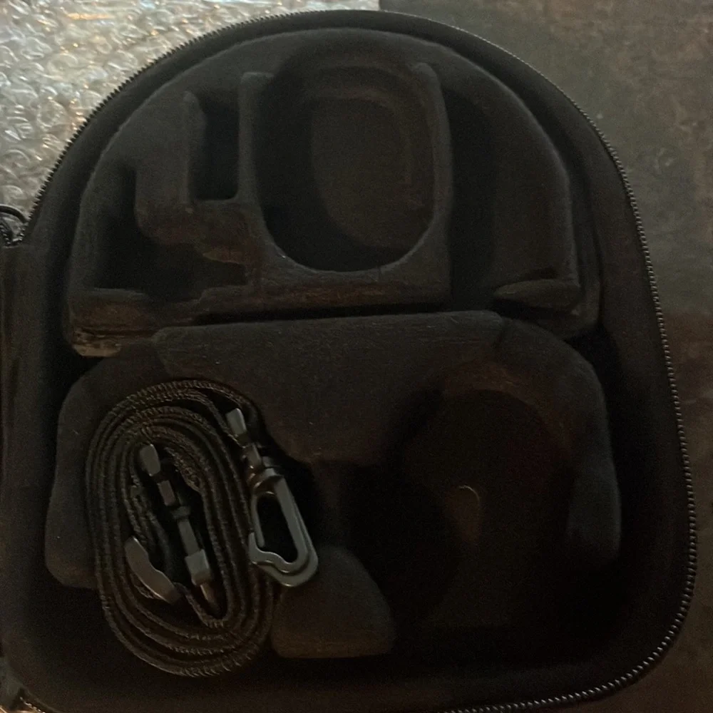 Bose Headset hard carry case.